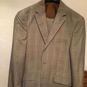 Brand New Men’s Suit! Lineage-Grey-Brown Plaid, Two Button. Size 36R/29W